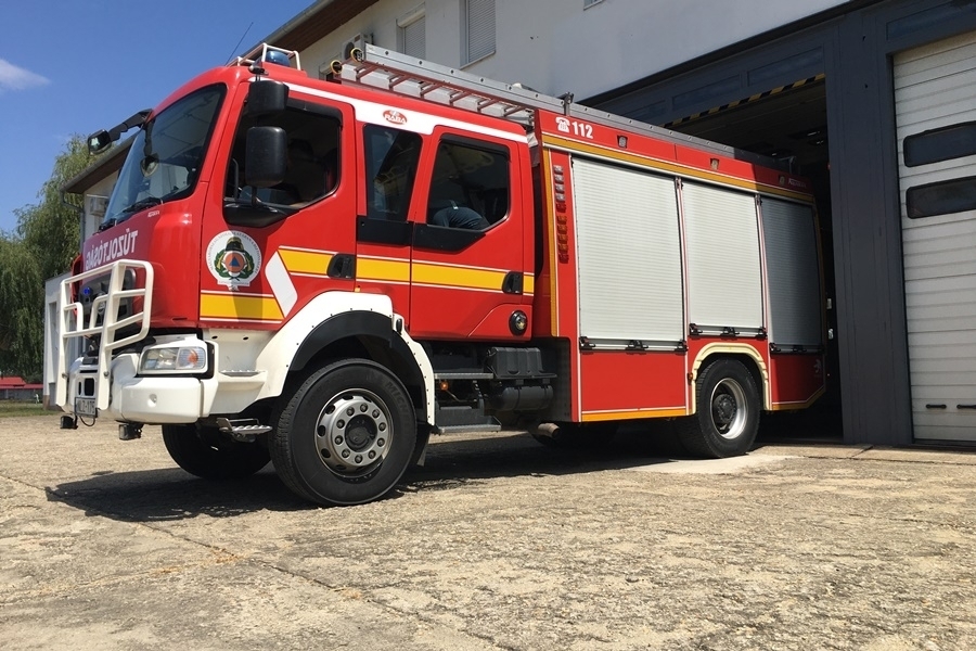 Vonat ütközött kisteherautóval Mélykút határában