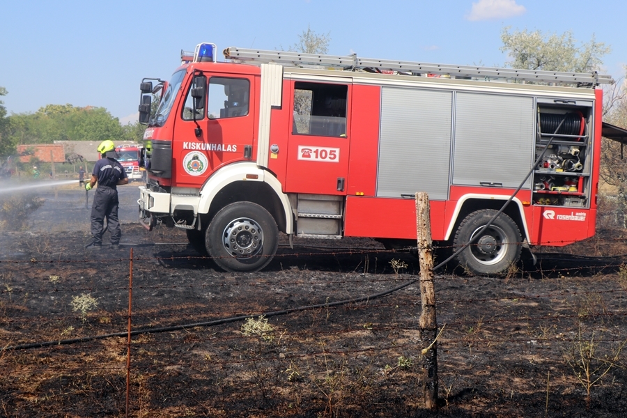 Avartűz a fehértói út közelében