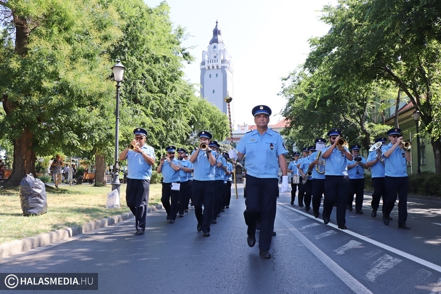 Zenés toborzó Halason, közben elkezdődött a határvadászok képzése is (galéria)