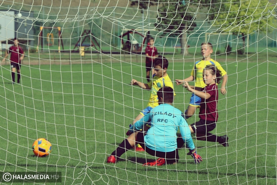 Öt csapat meccselt a Szent Korona Kupáért (galéria)