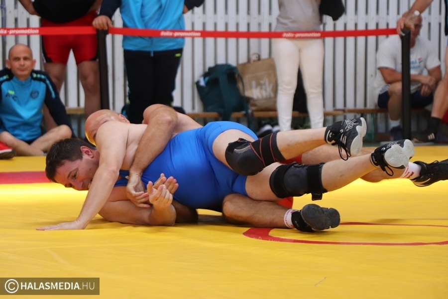 A Halasi Farkasok rendezték meg a veterán birkózók országos bajnokságát