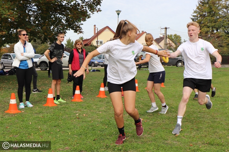 Felsős és tekós győzelem a kegyeleti váltófutásban (galéria)