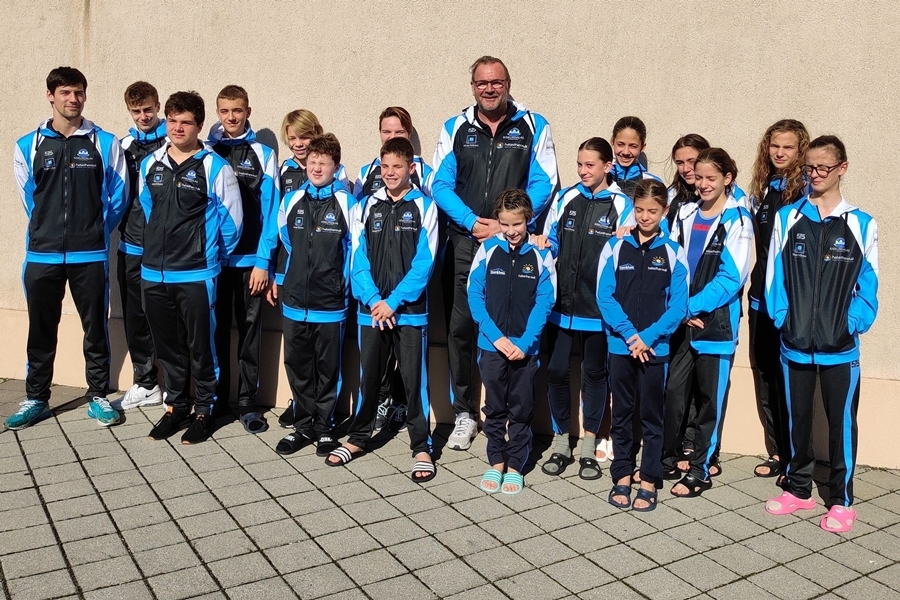 Tisztes éremkollekcióval tértek haza úszóink