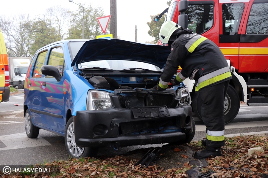 Opel és Suzuki ütközött a Batthyány utcai kereszteződésben (galéria)