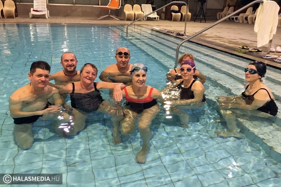 Felnőttek, és mertek jelentkezni egy úszótanfolyamra (galéria)