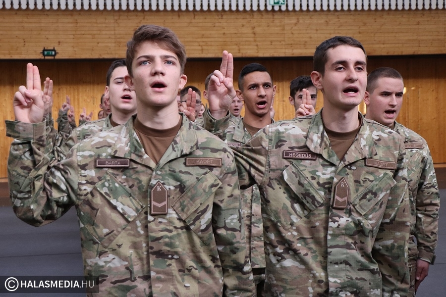 Fogadalmat tettek a dékánis kadétok (galéria)