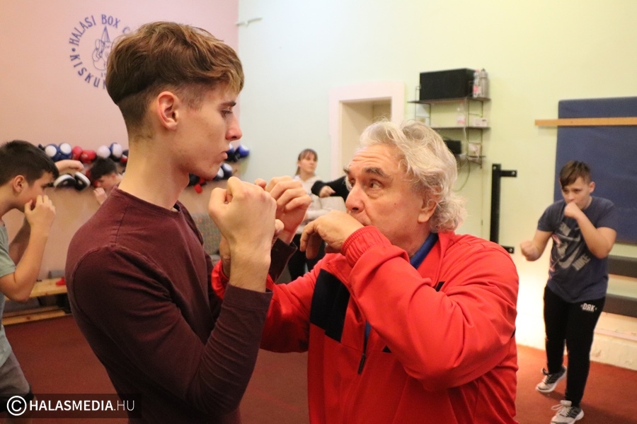 (►) Pörgős edzéssel kezdte az évet a Halasi Box Club