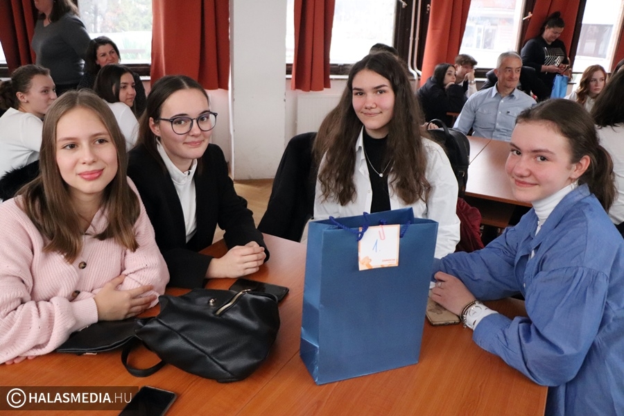 Izsáki győzelem a Dékánitas  Egészségbiológiai Versenyen (galéria)