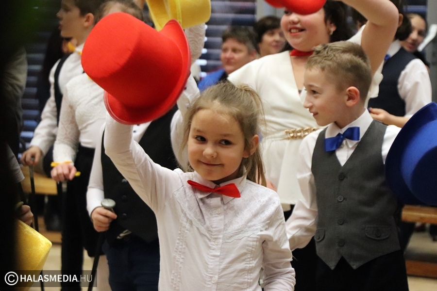 (►)Farsang volt a Szent József Katolikus Általános Iskolában (galéria)