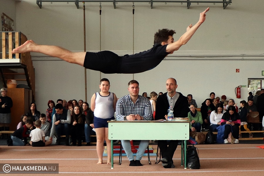 (►) Halasi sikerek a torna diákolimpia vármegyei döntőjében (galéria)