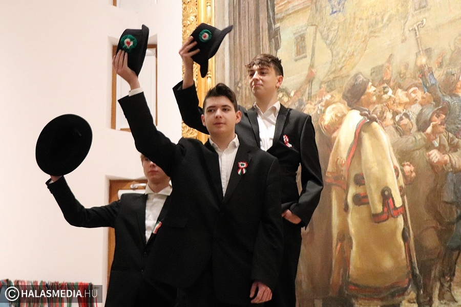 A márciusi ifjakra emlékeztek a sziládys diákok (galéria)