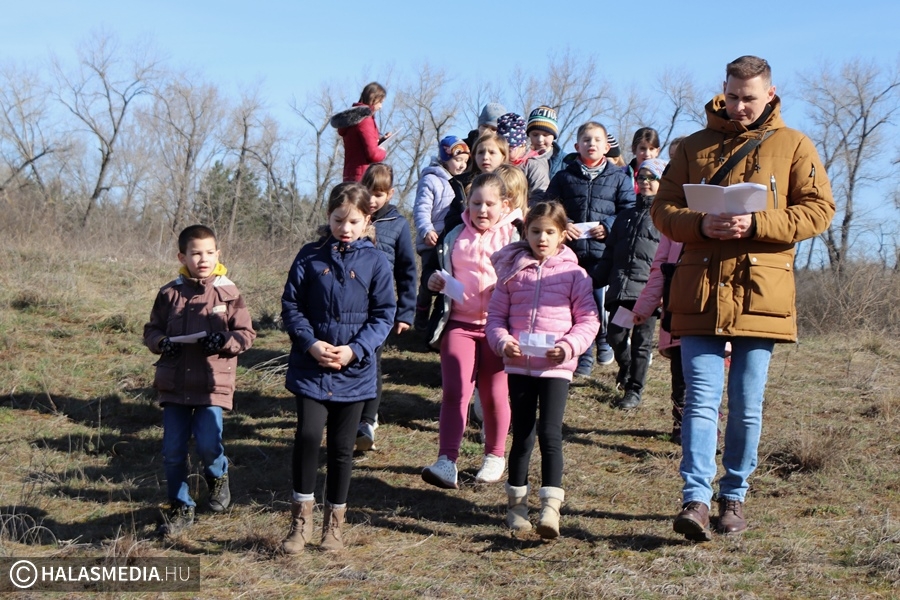 (►) Buckás keresztúton jártak a Szent József-iskola diákjai (galéria)
