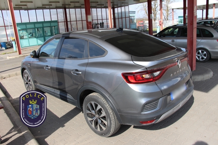 A franciák keresték, Tompán találták meg az autót