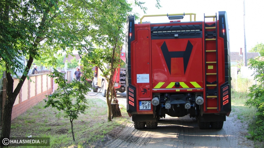 Kigyulladt egy nyári konyha a Alsóöregszőlőkben