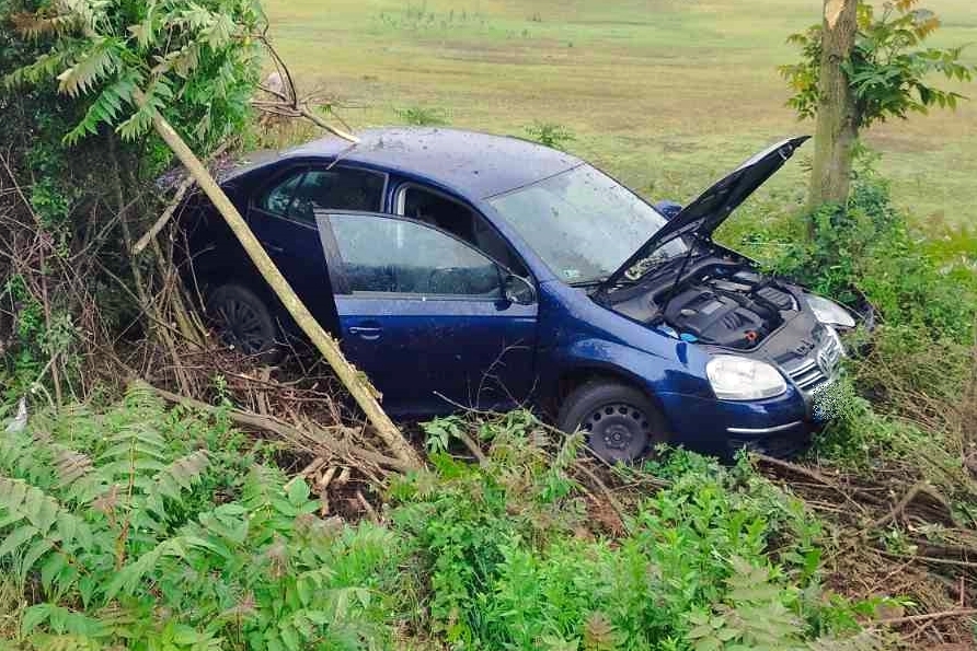 Árokba csapódott egy VW az 53-as főúton