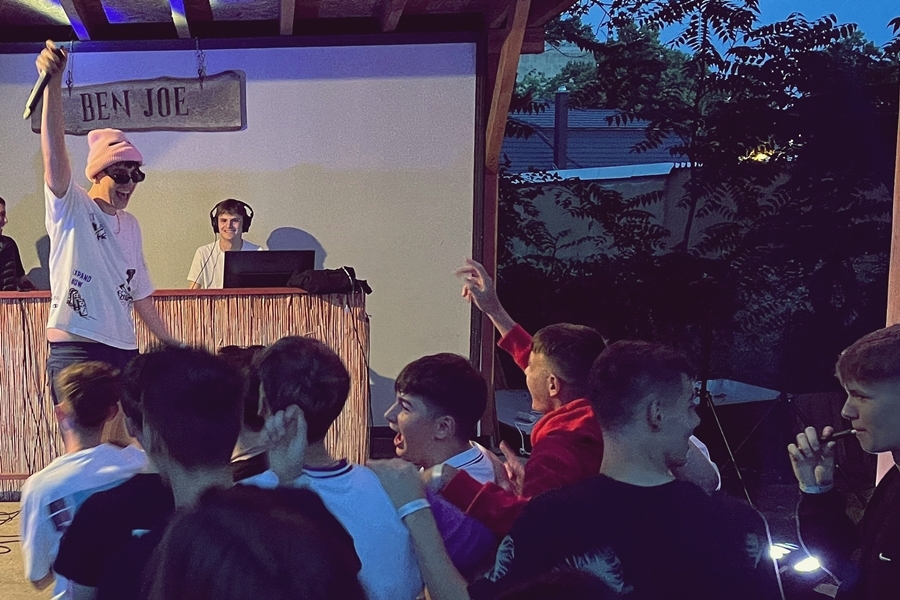 Színpadon a Surge Music Group