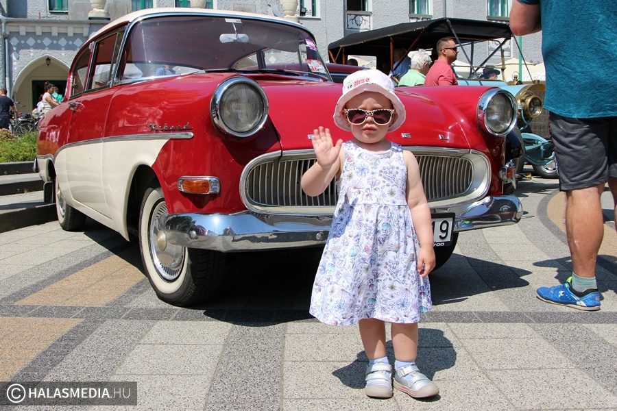Már 29. alkalommal találkoznak Halason a veterán járművek szerelmesei