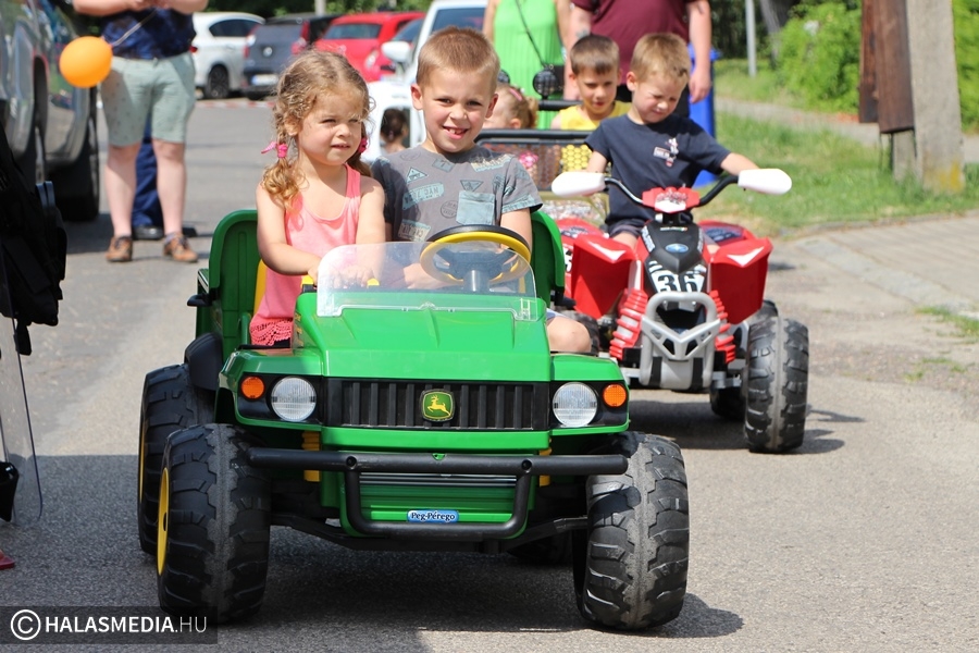 (►) Játék, móka, kacagás a halasi bölcsiben (galéria)
