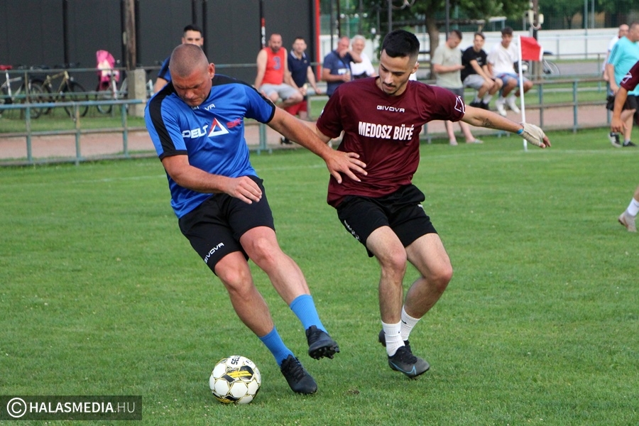 A Medosz Büfé nyerte a kispályás focibajnokságot (galéria)