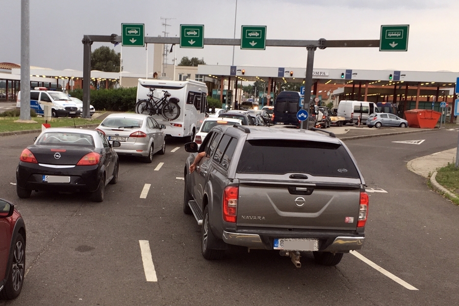 Tompa: 180 perc a várakozási idő a határon