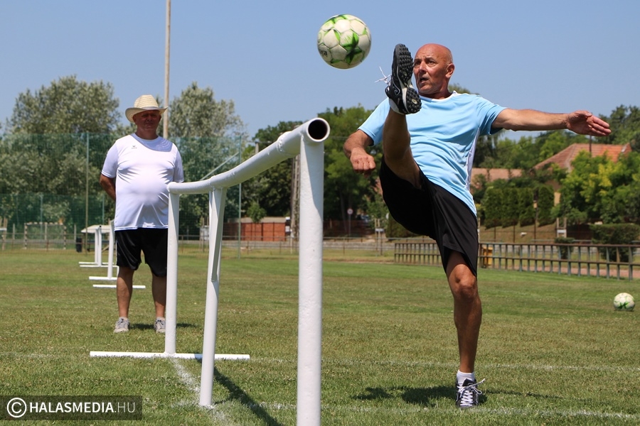 Hangulatos lábtenisz bajnokságot rendezett a KFC (galéria)