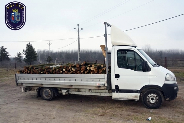 Rossz fát tett a tűzre, aztán a szamurájkard is előkerült