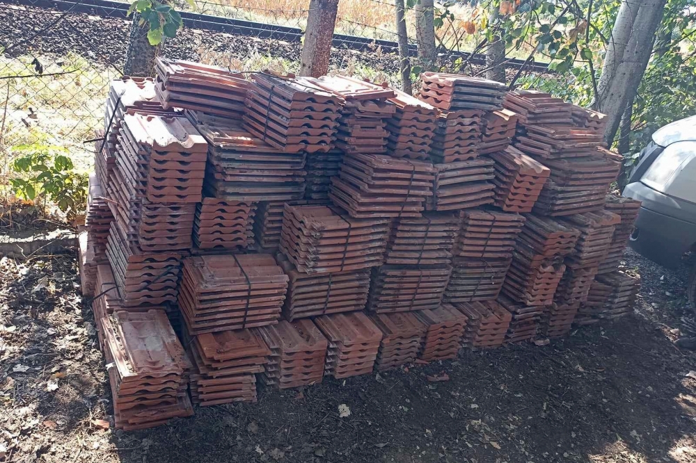 Eltűnt, majd meglett hét raklapnyi cserép Jánoshalmán