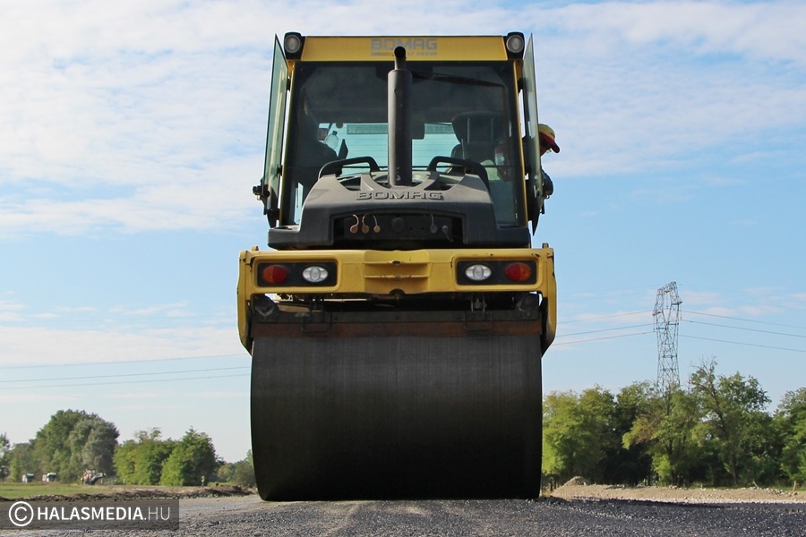 Jól haladnak a munkálatok a Kopolyai úton (galéria)