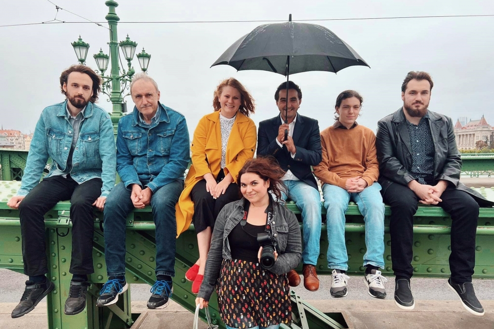 (►) Klip-premier: alaposan belemerült a Rumba Gitana