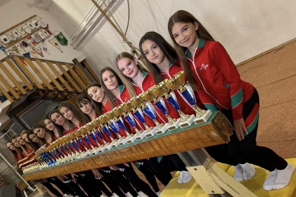 (►) Hajrá, lányok, sok sikert az Európa Kupán!