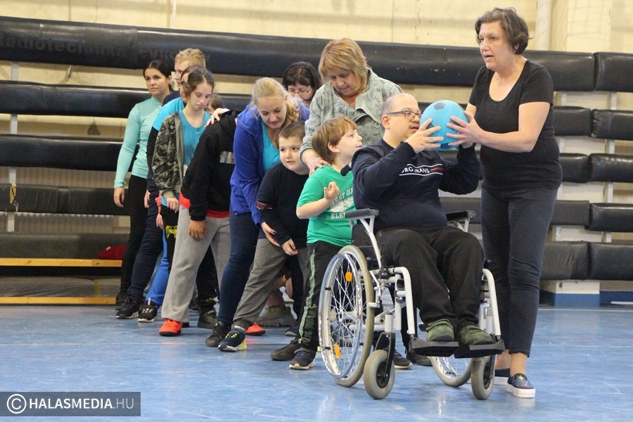 A szív diadala a Sport az Esélyért Kiskunhalasi Egyesület rendezvényén (galéria)