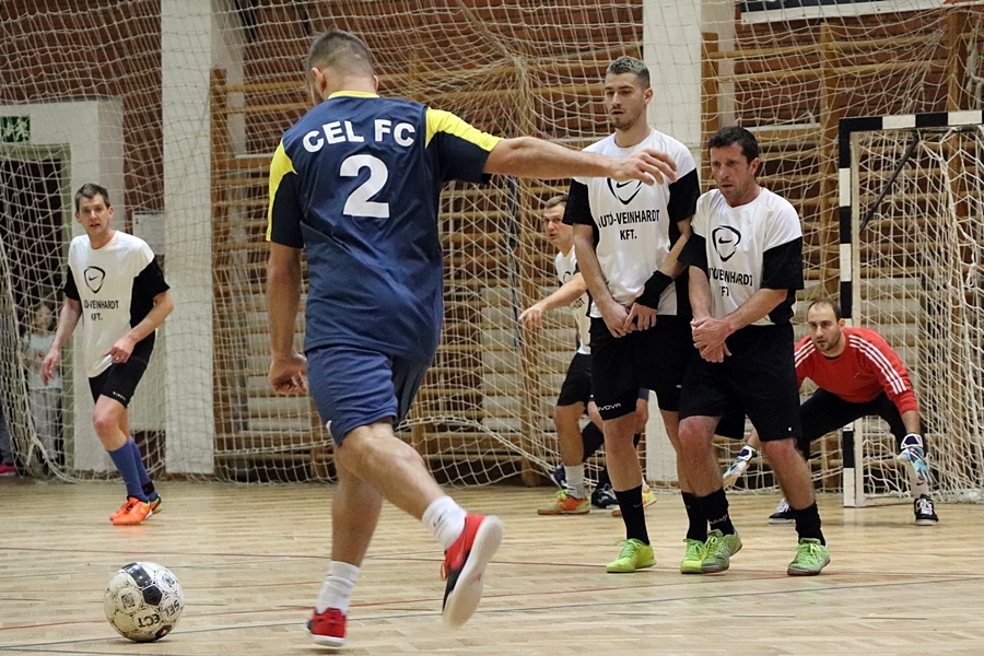 Tizennyolc csapattal indulhat újra a kispályás focibajnokság