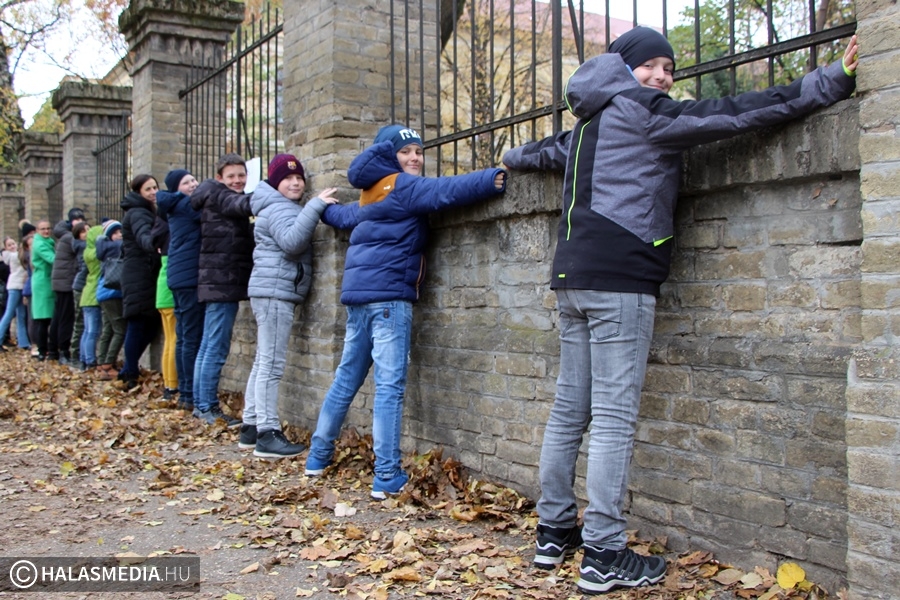 (►) Átölelték a Szilády-gimnáziumot