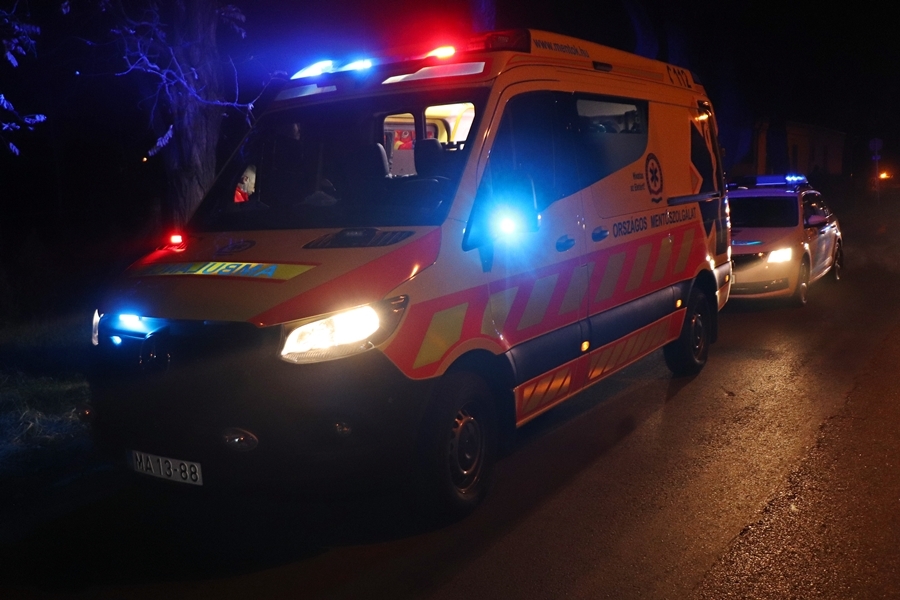 Petárdát dobtak a tetőre, ittas emberek: ilyen volt a halasi mentők, tűzoltók szilvesztere