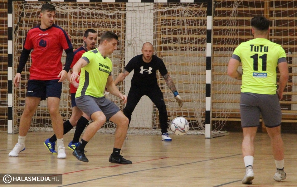 Rangadóval indul a kispályás focbajnokság rájátszása