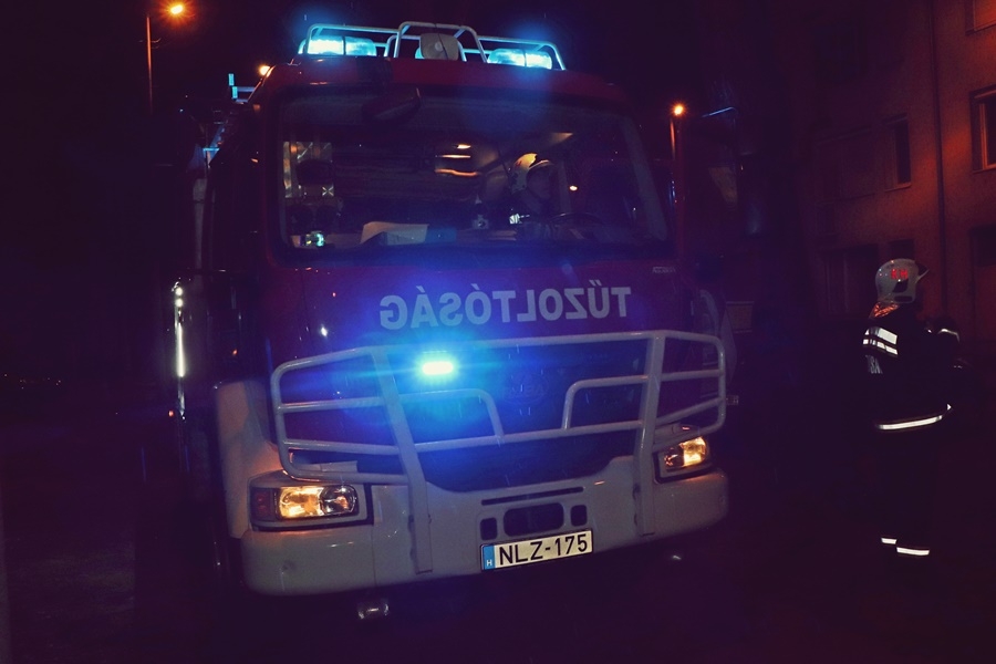 Melléképület gyulladt ki Tázláron, halasi tűzoltók a helyszínen