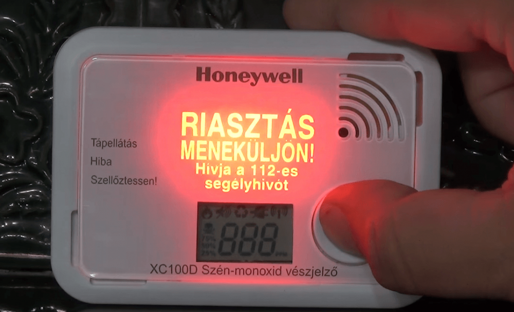 Szén-monoxid riasztás a Kárpát utcában