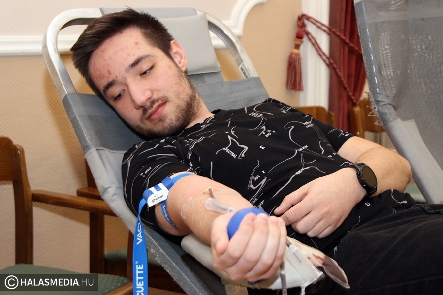Véradásra buzdítják a fiatalokat