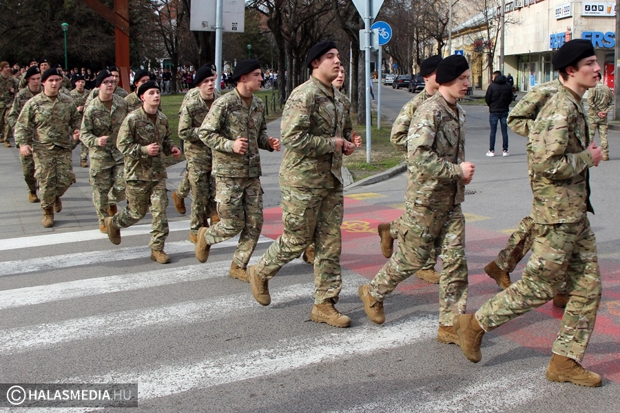(►) Mozgásban a Dékáni, közös futás a békéért (galéria)