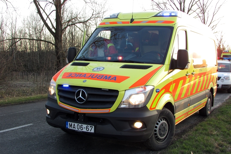 Frontális ütközés Kiskunhalas és Kiskunmajsa között, két sérültje van a balesetnek