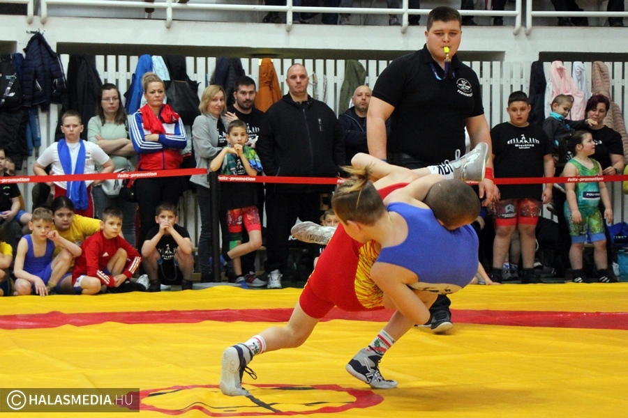 (►) Rangos birkózóverseny Halason, hazai érmekkel (galéria)