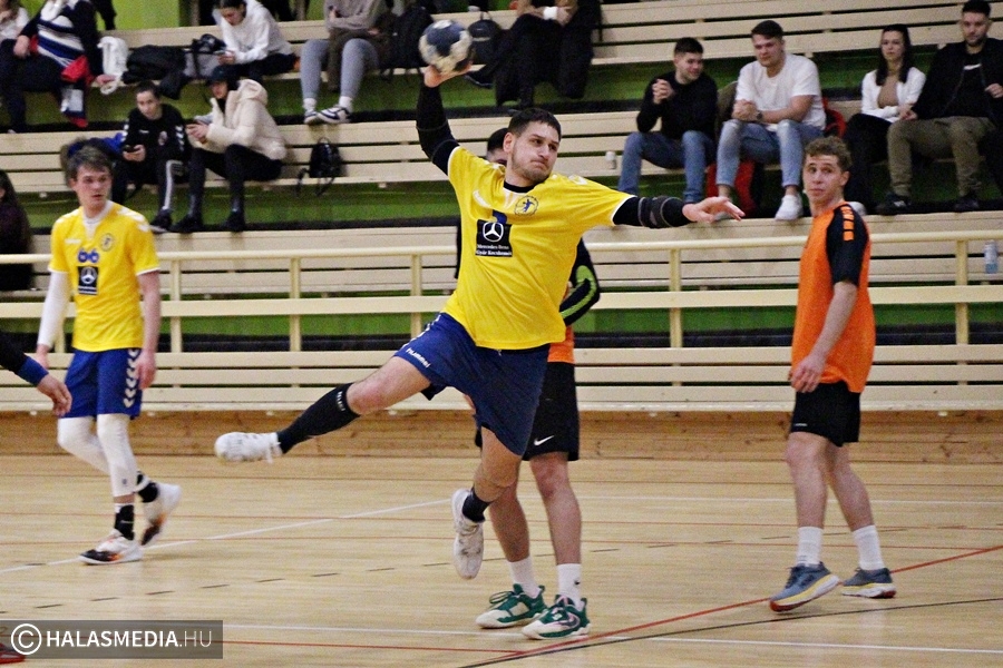 Hetvenkét gólos mérkőzésen nyertek a fiúk (galéria)