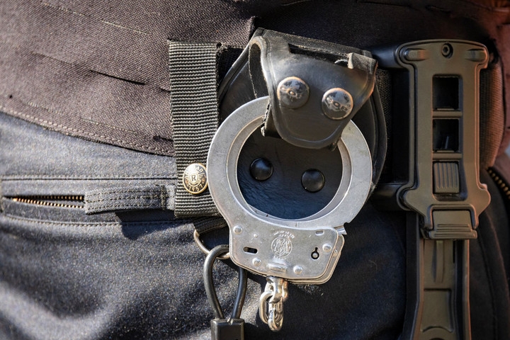 Tíz perc alatt elfogták a késes rablót