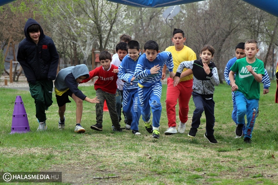 (►) Mezeifutó versenyt rendeztek a Csetényi Élményparkban (galéria)