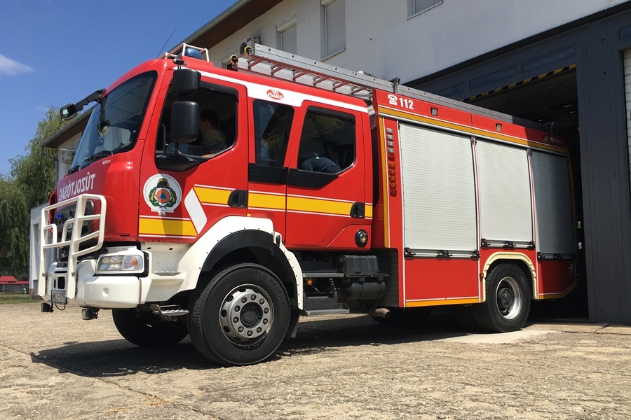 Baleset és gondosóra-riasztás: mozgalmas reggele volt a halasi tűzoltóknak