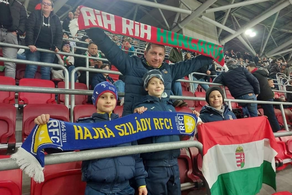 Egy felajánlásnak köszönhetően jutott el három srác a válogatott meccsre