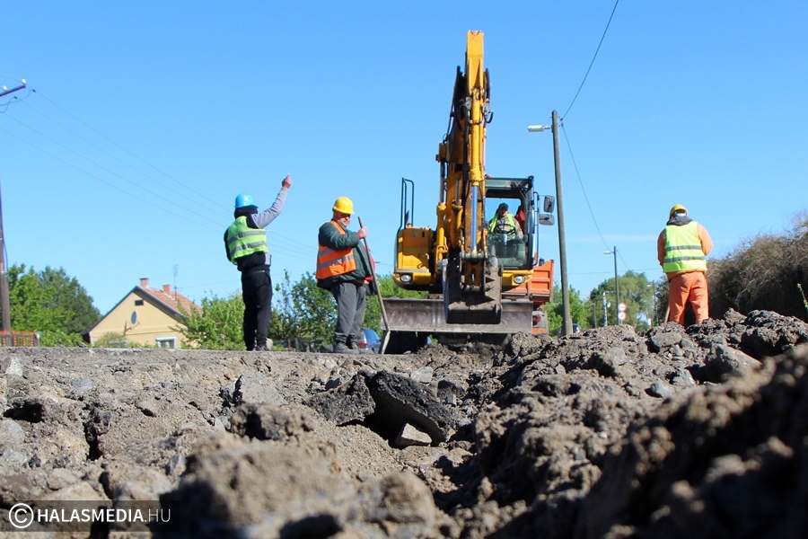 (►) Jól halad a Kopolyai út második szakaszának felújítása (galéria)