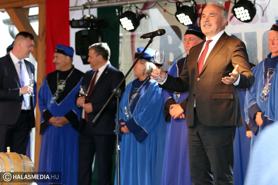 Nagy István agrárminiszter előtt tettek esküt a borlovagrend új tagjai (galéria)