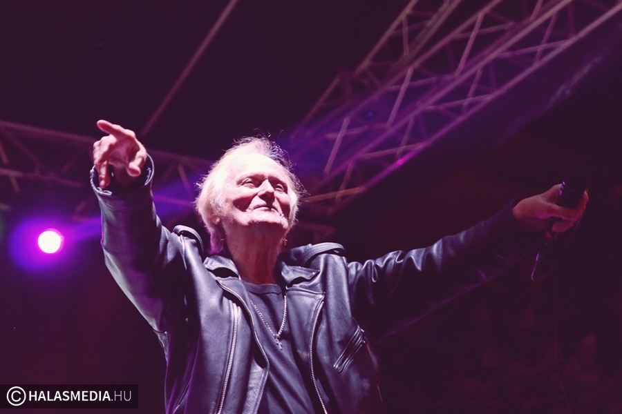 (►) Több ezres tömeg a Bikini koncerten Kiskunhalas főterén (galéria)