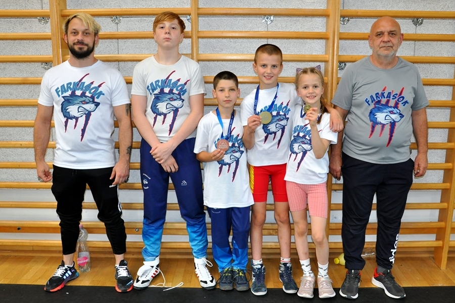 Három halasi birkózóérem